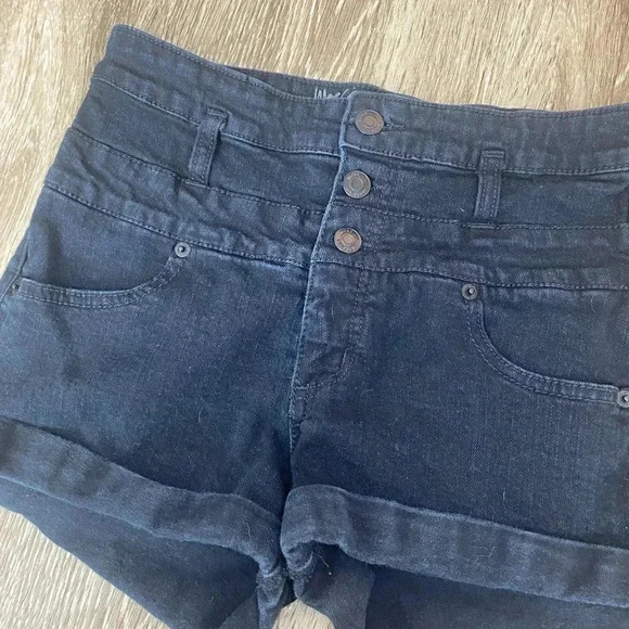 Womens Mossimo Black High Rise Short Short - 6/28 - Picture 2 of 5